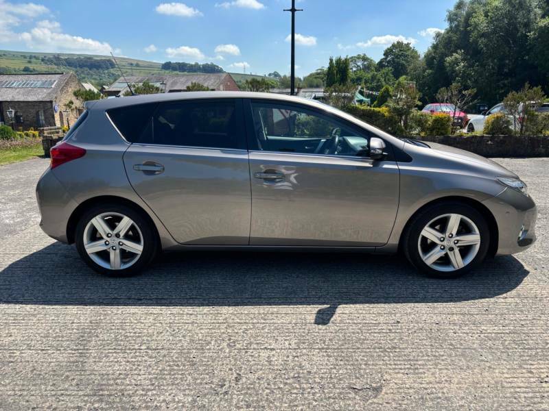 Toyota Auris 1.6 V-matic Excel Brown #6