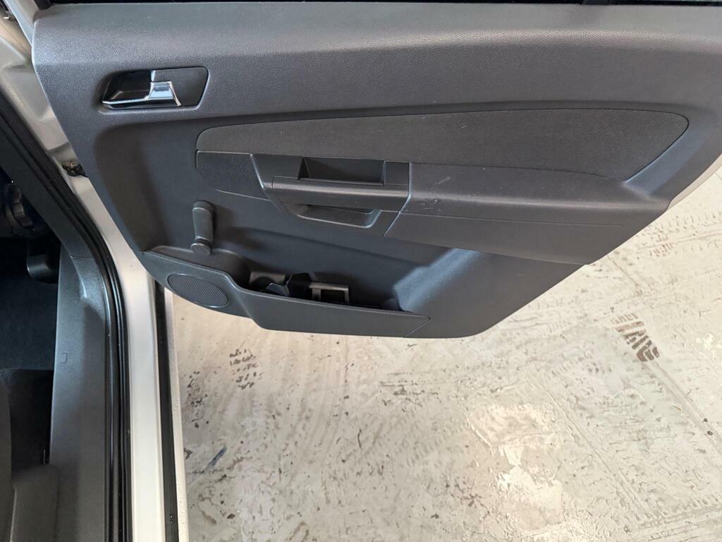 Vauxhall Zafira Black #15