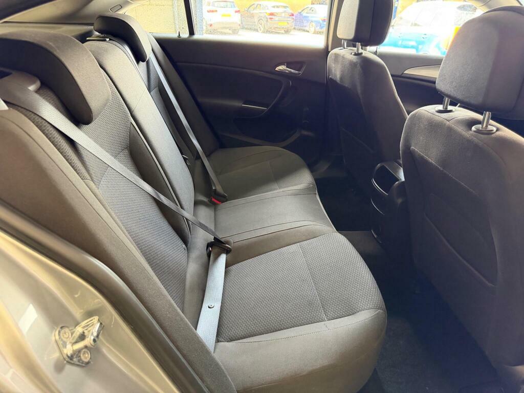 Vauxhall Insignia 1.8 16V Design Hatchback Silver #6