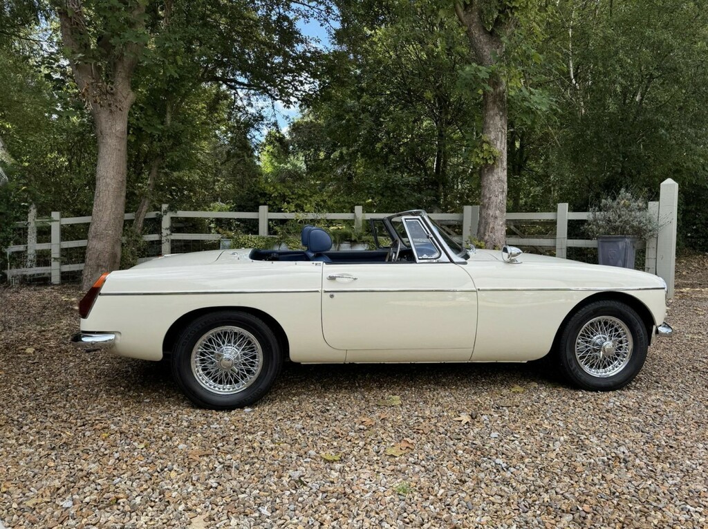 MG MGB Convertible HPF207K White #2