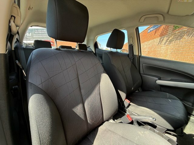 Mazda 2 1.3L Tamura White #10