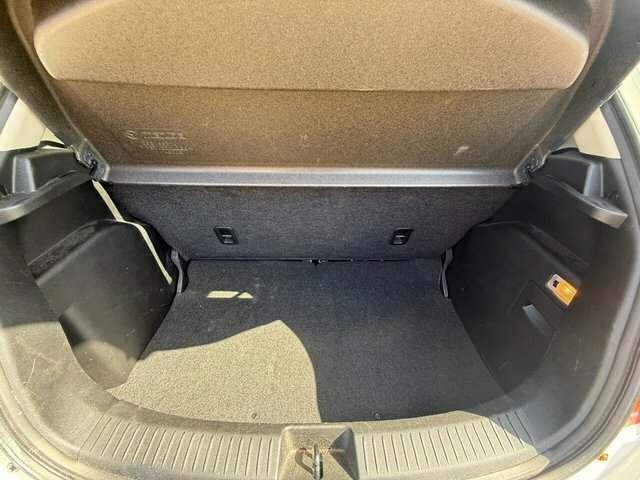 Mazda 2 1.3L Tamura White #16