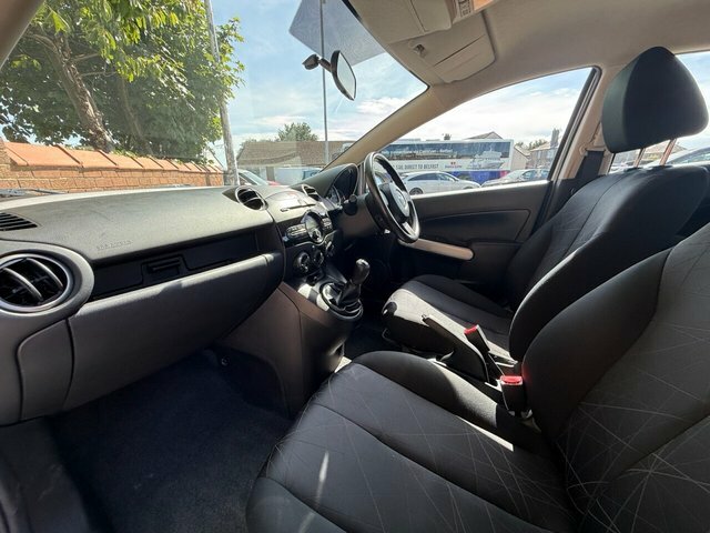 Mazda 2 1.3L Tamura White #15