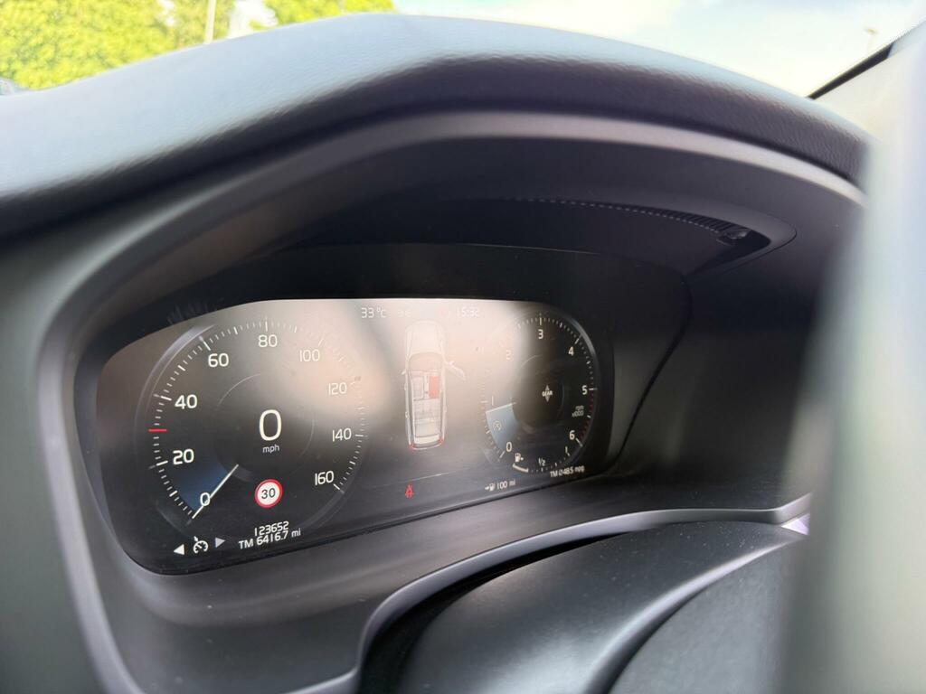 Volvo V60 2.0 D3 Momentum Euro 6 Ss White #37