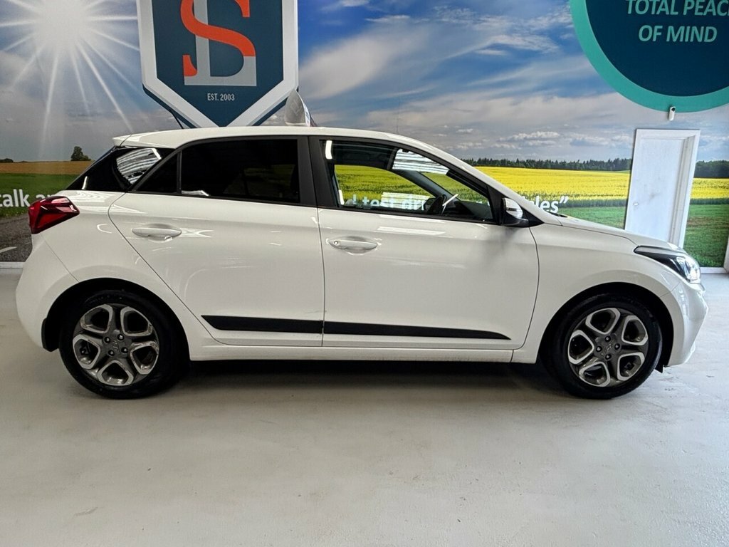 Hyundai I20 1.2L Premium Nav BF19LCO White #4