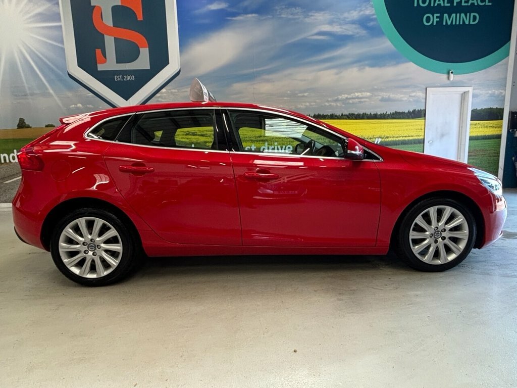 Volvo V40 1.6L Se Lux Nav Red #4