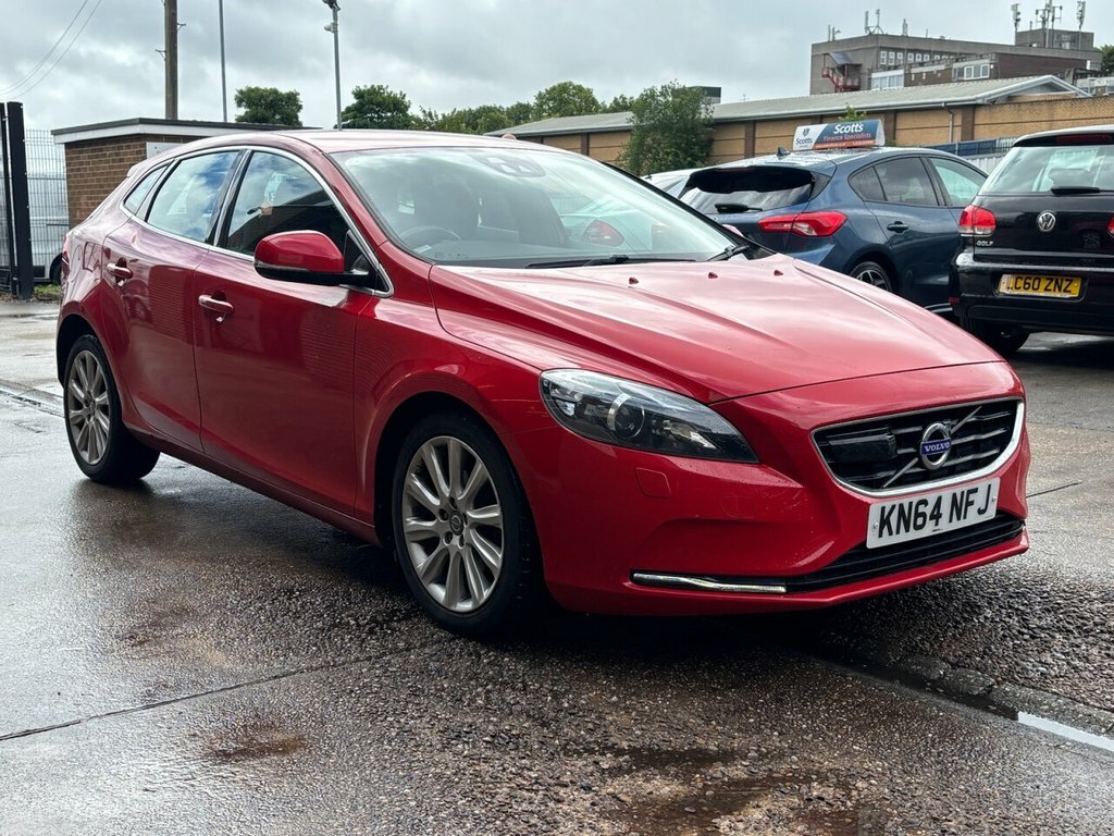 Volvo V40 1.6L Se Lux Nav Red
