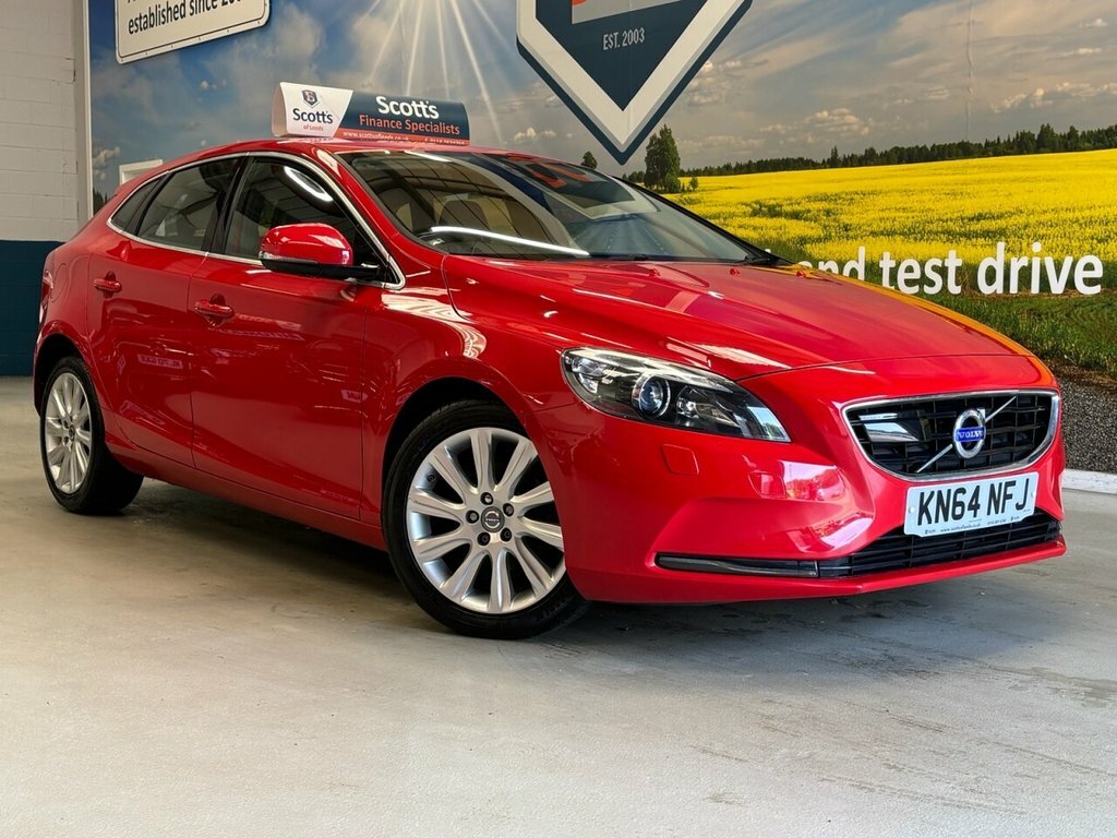 Volvo V40 1.6L Se Lux Nav Red