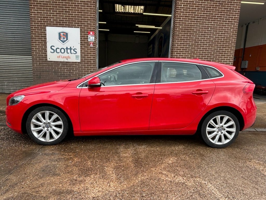 Volvo V40 1.6L Se Lux Nav Red #4