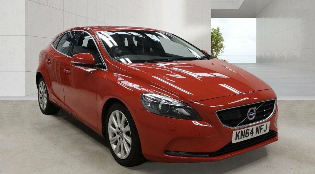 Volvo V40 1.6L Se Lux Nav Red
