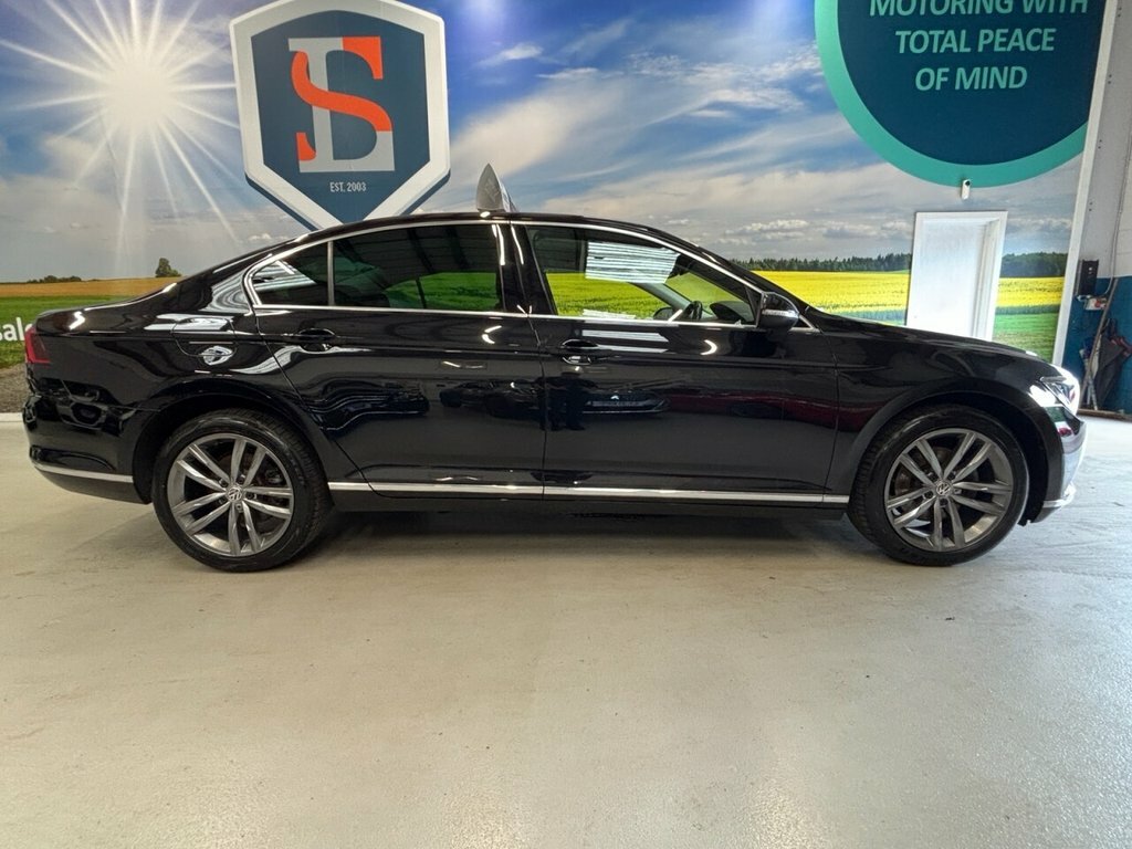 Volkswagen Passat 2L Gt Black #4