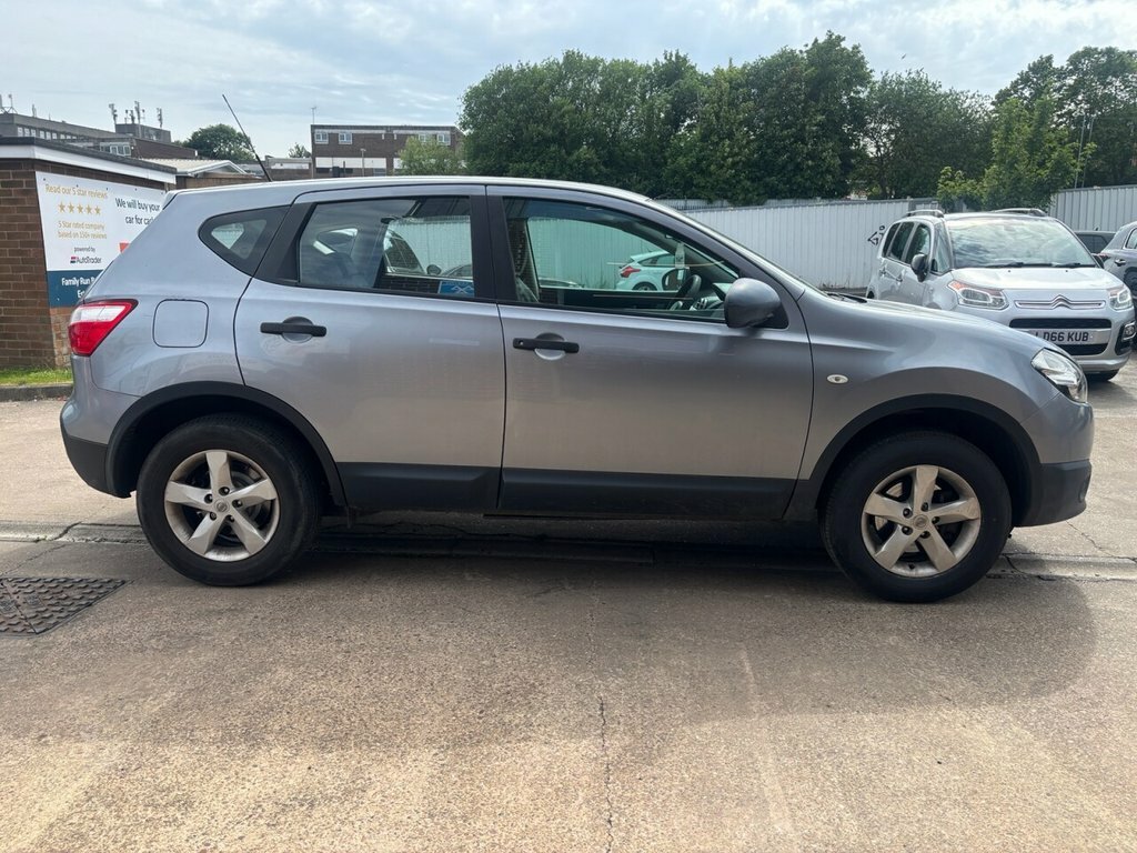 Nissan Qashqai Hatchback Black #8