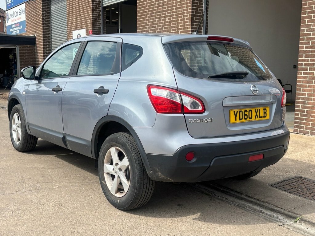 Nissan Qashqai Hatchback Black #5