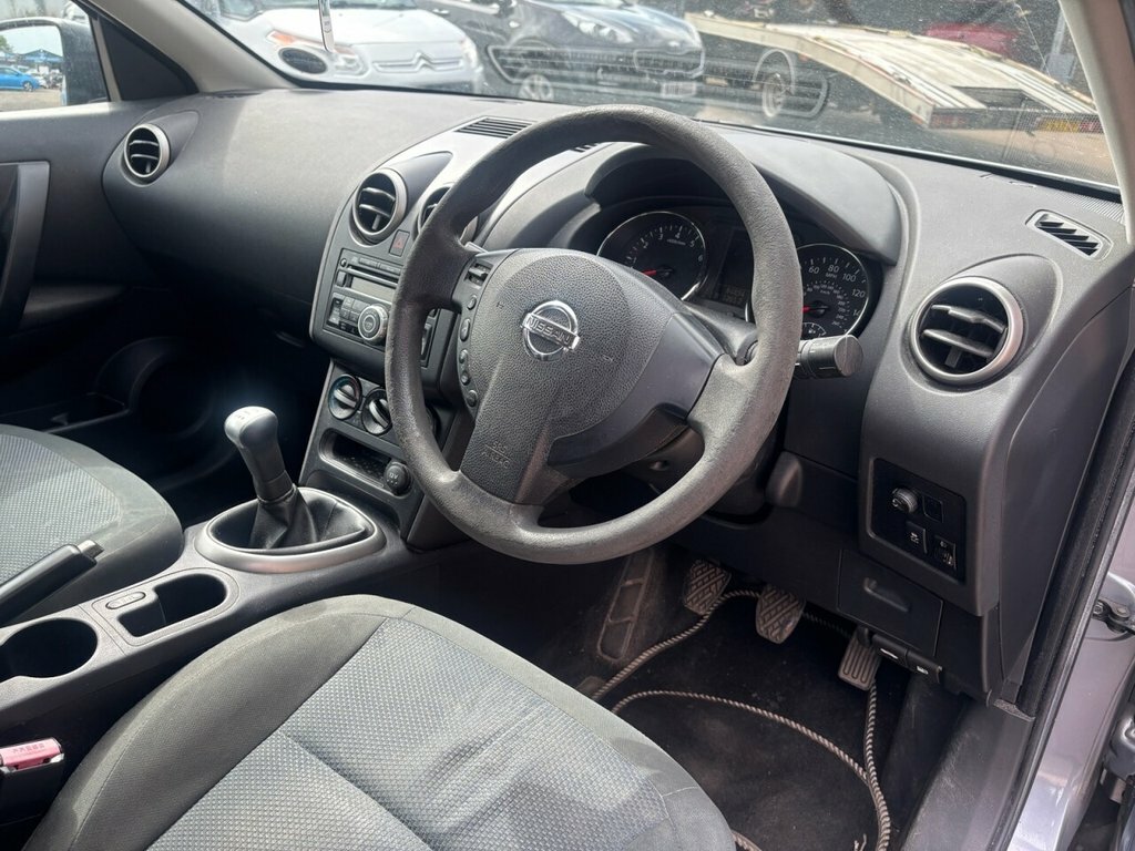 Nissan Qashqai Hatchback Black #9