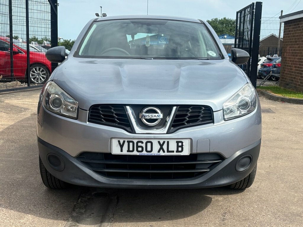 Nissan Qashqai Hatchback Black #2