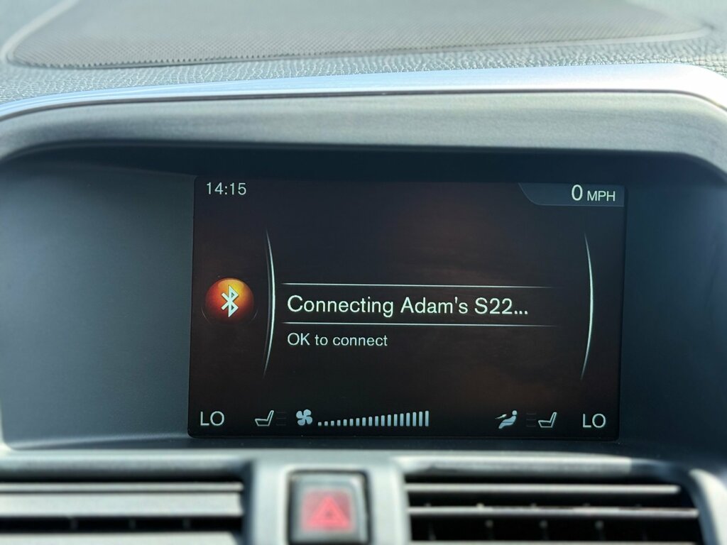 Volvo XC60 2.0 D4 R-design White #37