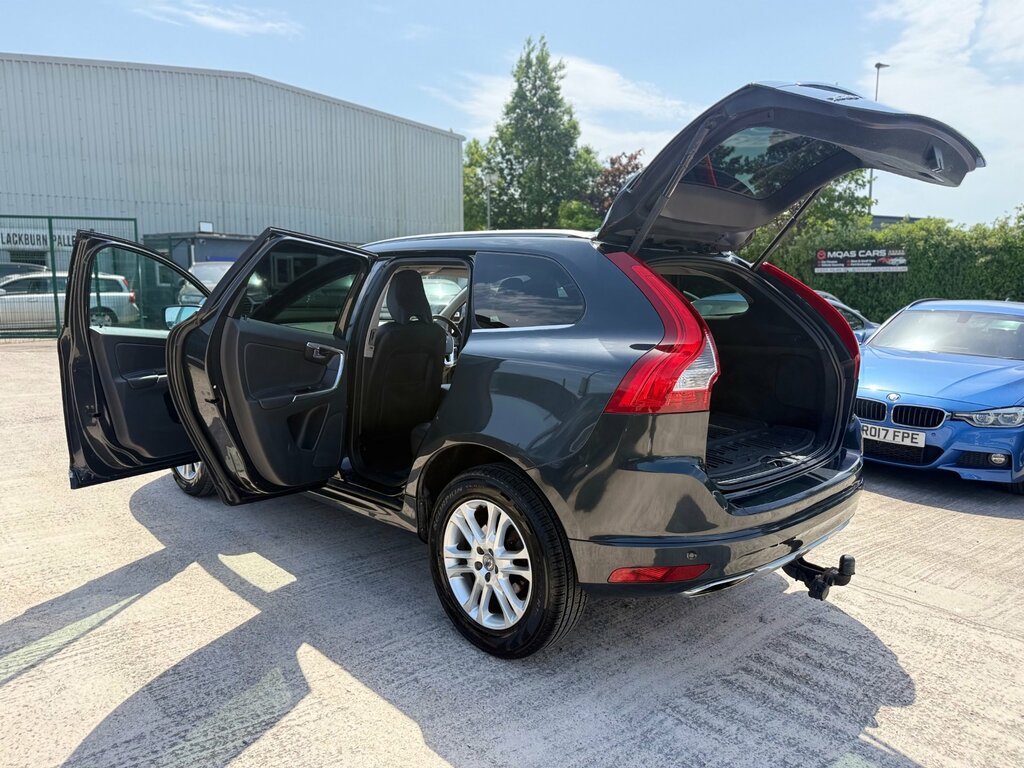 Volvo XC60 2.0 D4 R-design White #14
