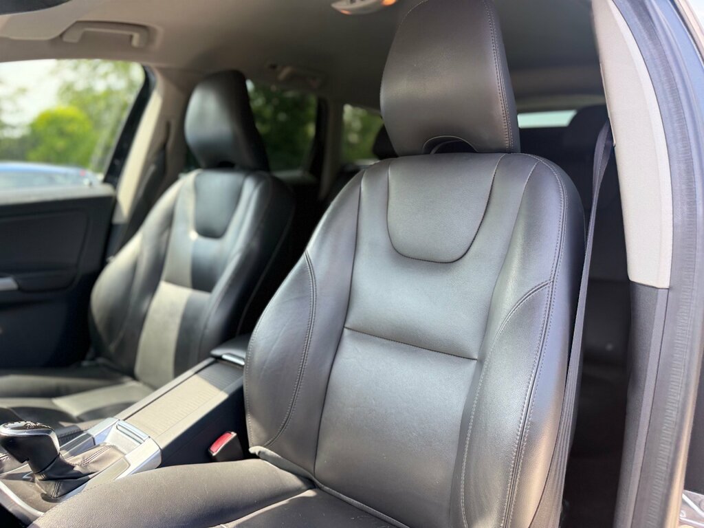 Volvo XC60 2.0 D4 R-design White #26
