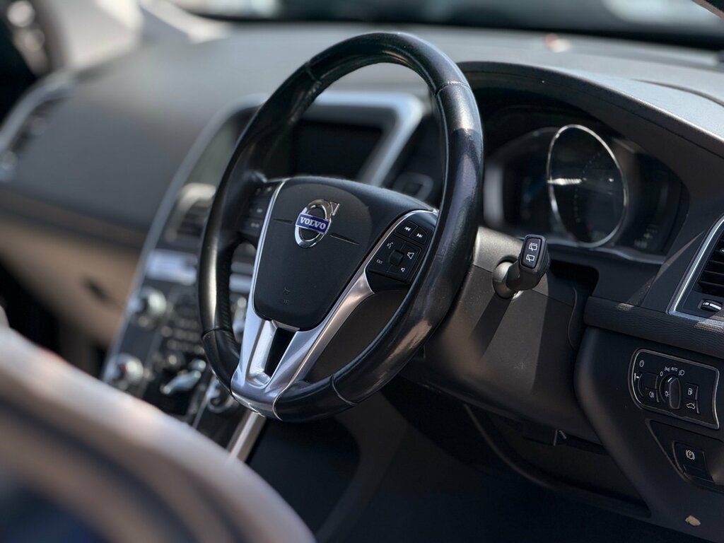 Volvo XC60 2.0 D4 R-design White #18