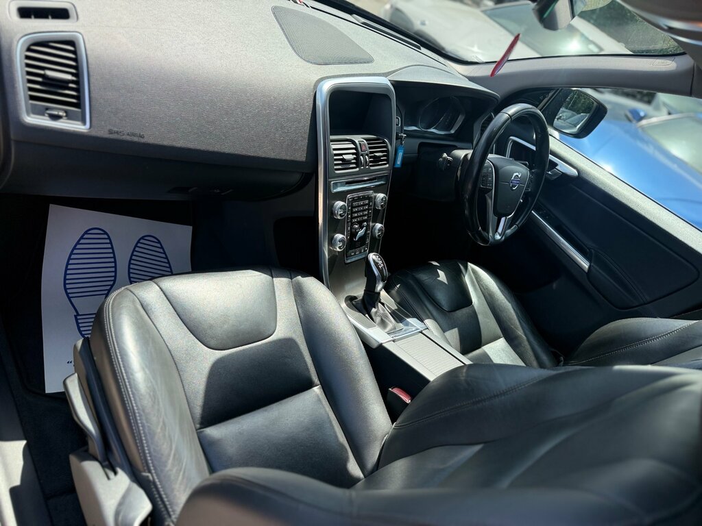 Volvo XC60 2.0 D4 R-design White #24
