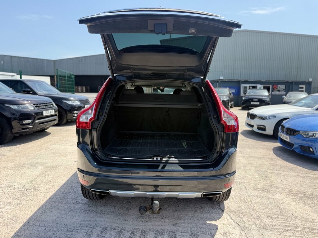 Volvo XC60 2.0 D4 R-design White #19