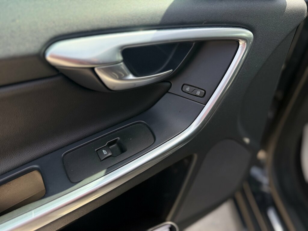 Volvo XC60 2.0 D4 R-design White #47