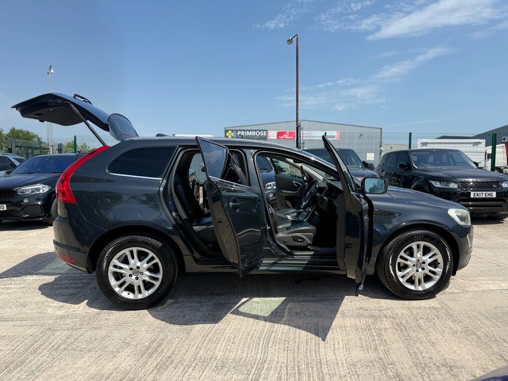 Volvo XC60 2.0 D4 R-design White #17