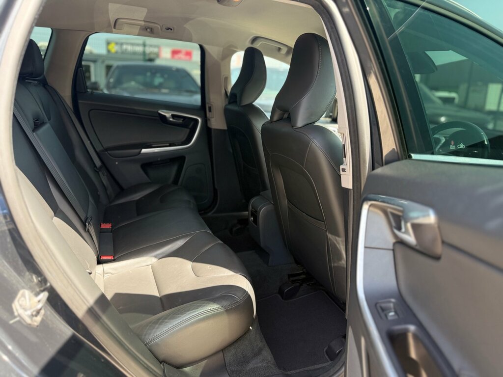 Volvo XC60 2.0 D4 R-design White #28