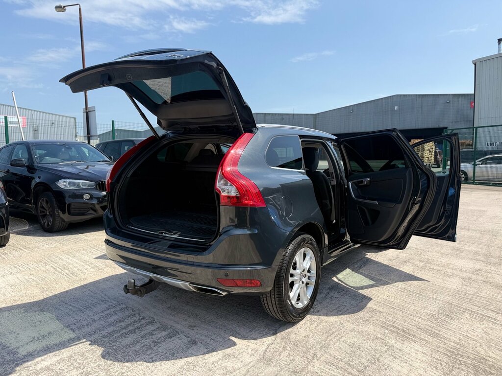 Volvo XC60 2.0 D4 R-design White #16