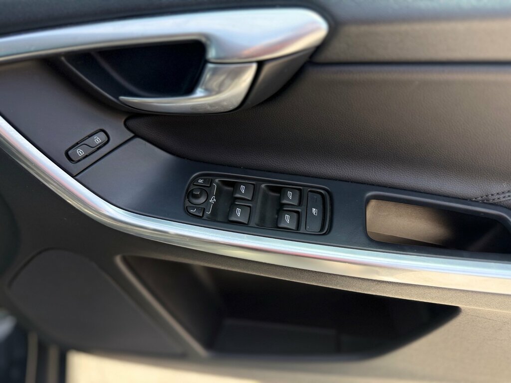 Volvo XC60 2.0 D4 R-design White #45