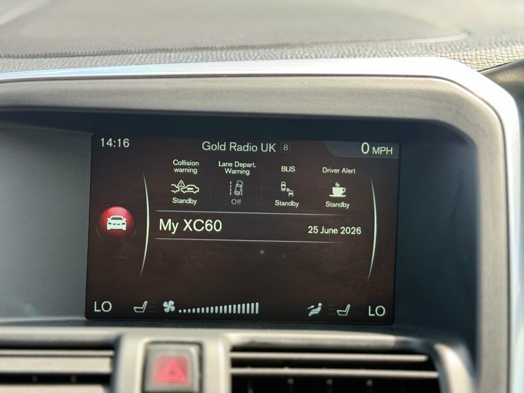 Volvo XC60 2.0 D4 R-design White #38