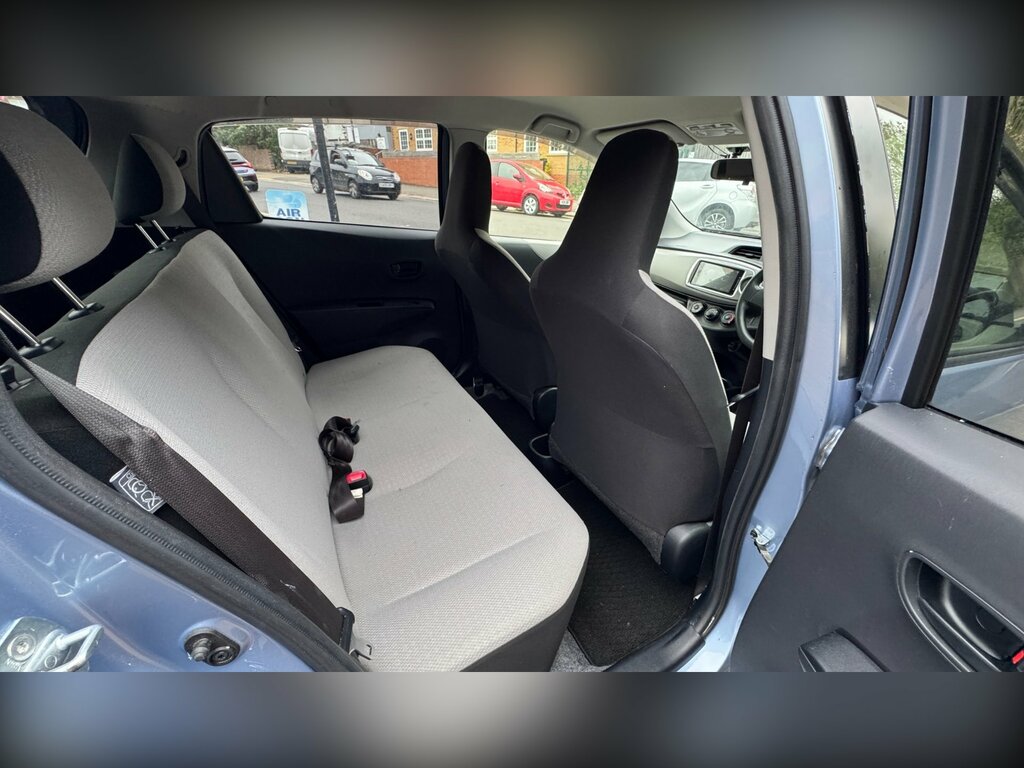 Toyota Vitz Auto White #27