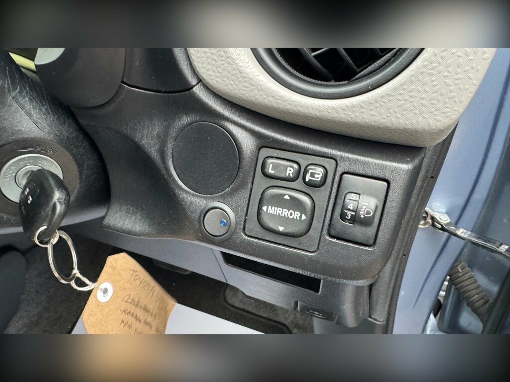 Toyota Vitz Auto White #19