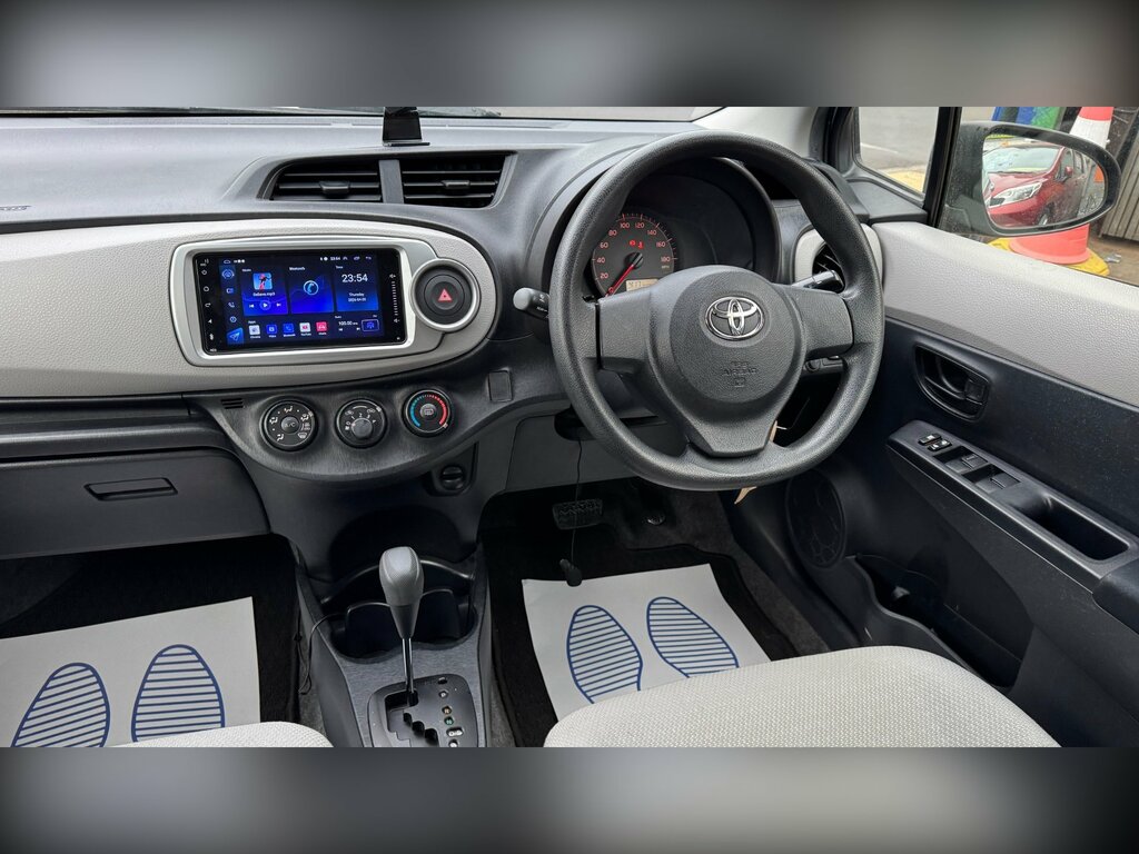 Toyota Vitz Auto White #11
