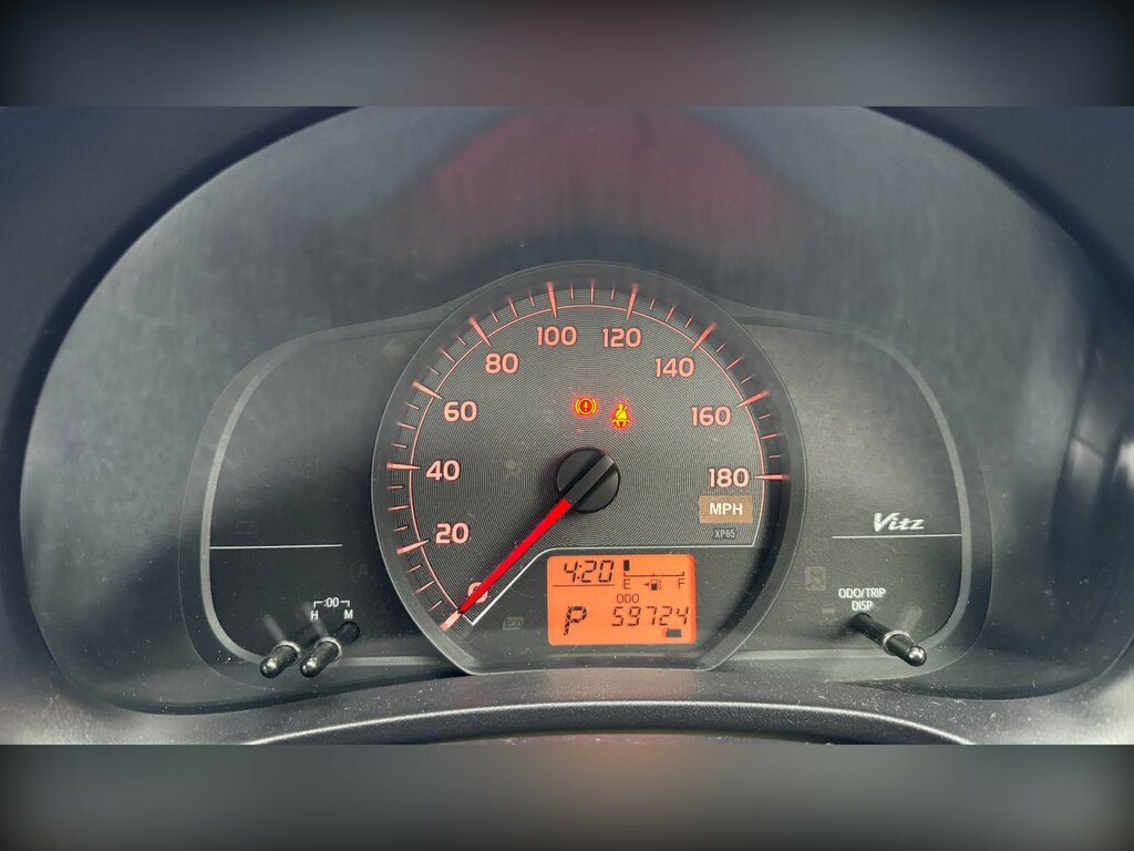 Toyota Vitz Auto White #21