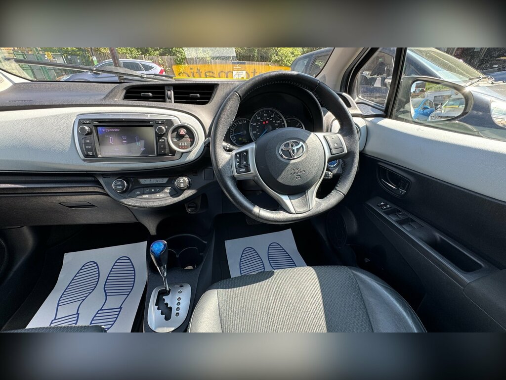 Toyota Yaris Hatchback Black #10