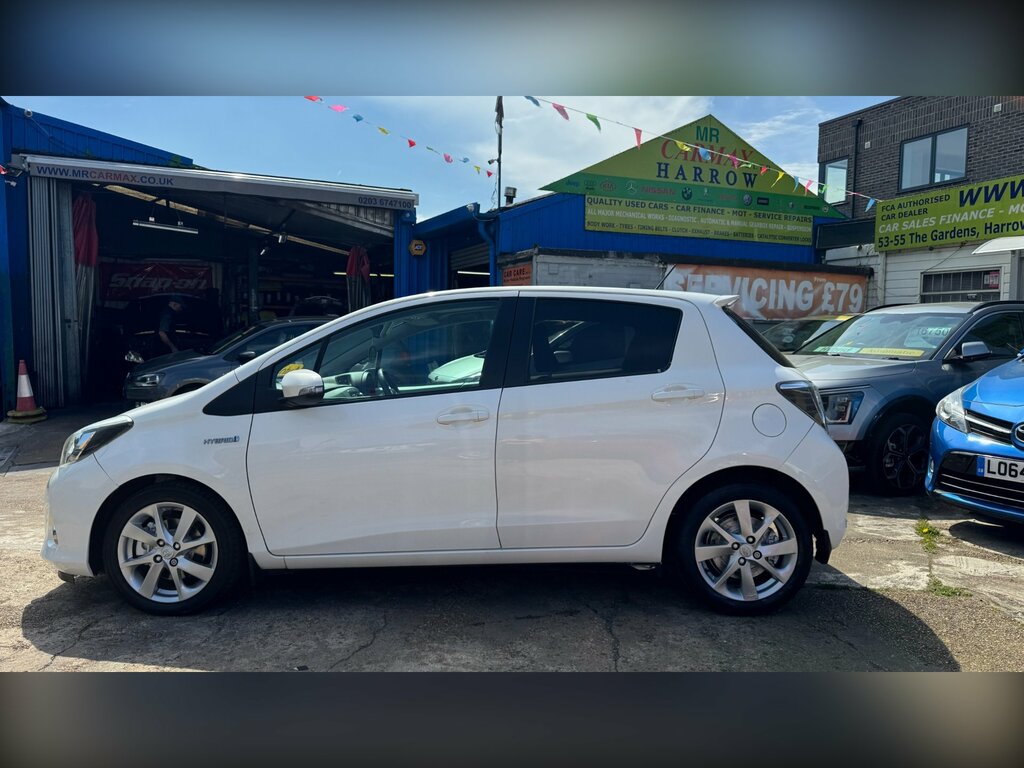 Toyota Yaris Hatchback Black #8