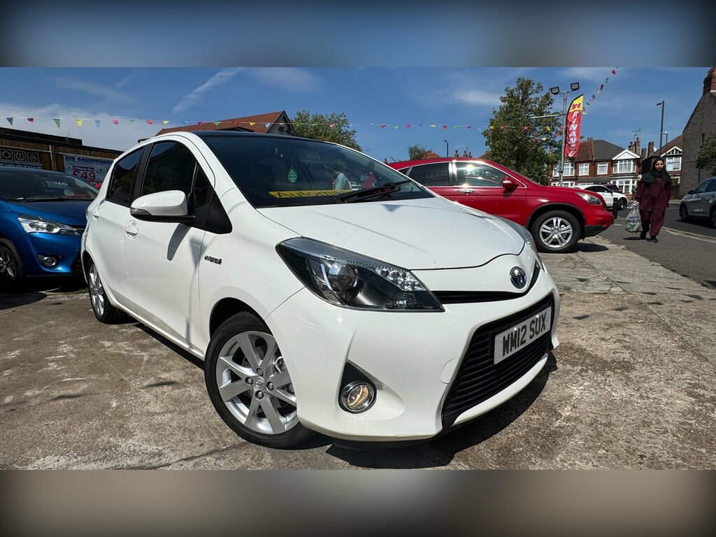 Toyota Yaris Hatchback Black #3