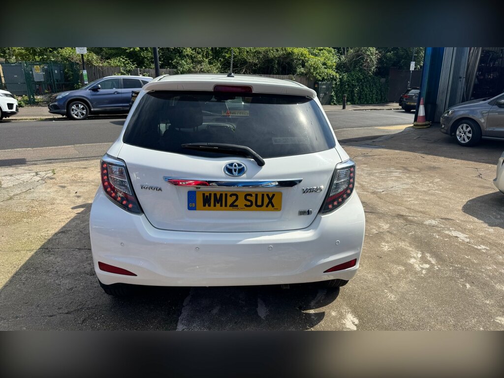 Toyota Yaris Hatchback Black #6