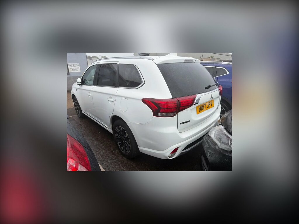 Mitsubishi Outlander 2.0H 12Kwh 4H Suv Plug-in Hybrid Cvt 4W White #2