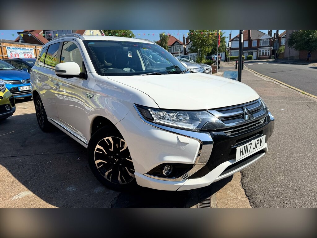 Mitsubishi Outlander 2.0H 12Kwh 4H Suv Plug-in Hybrid Cvt 4W HN17JPV White #2
