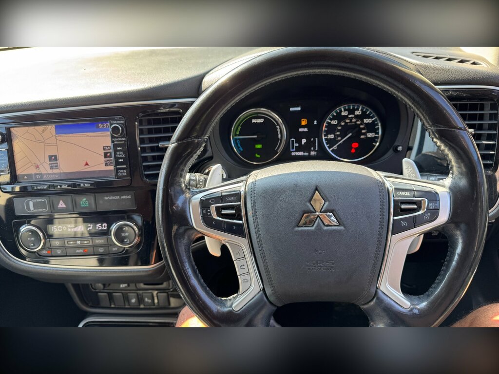 Mitsubishi Outlander 2.0H 12Kwh 4H Suv Plug-in Hybrid Cvt 4W HN17JPV White #6