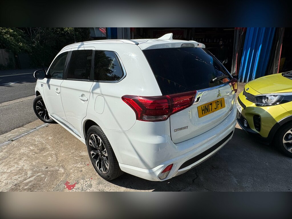 Mitsubishi Outlander 2.0H 12Kwh 4H Suv Plug-in Hybrid Cvt 4W HN17JPV White #4
