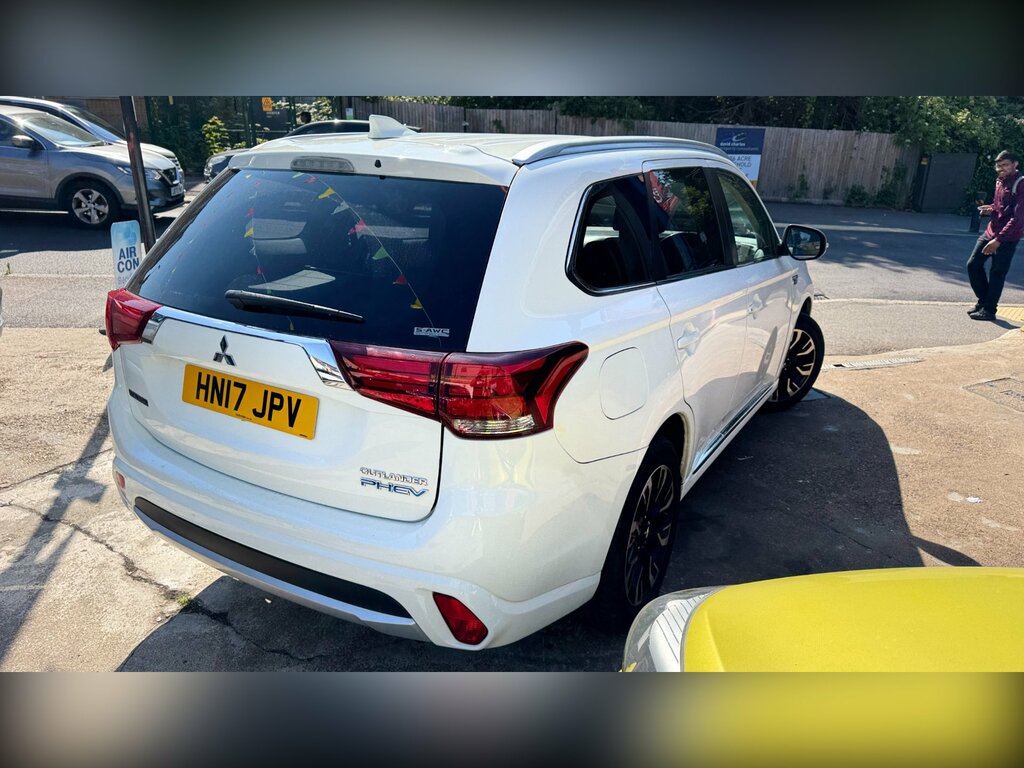 Mitsubishi Outlander 2.0H 12Kwh 4H Suv Plug-in Hybrid Cvt 4W HN17JPV White #3