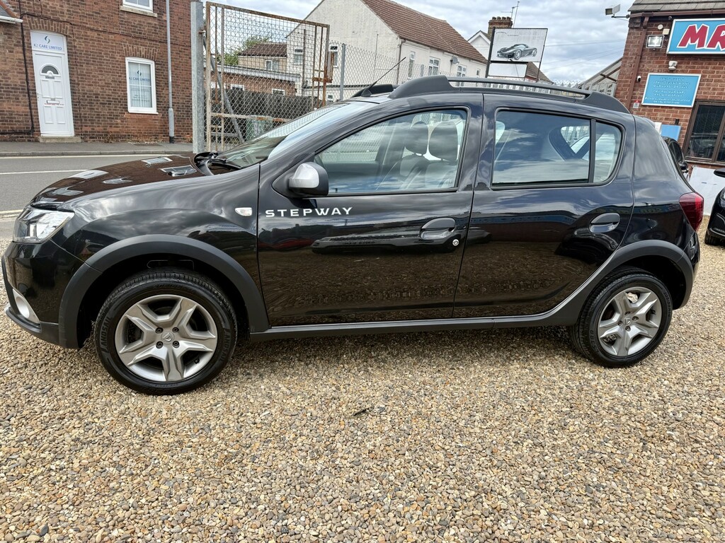 Dacia Sandero Stepway 0.9 Stepway Laureate Tce 90 2017 Black #4