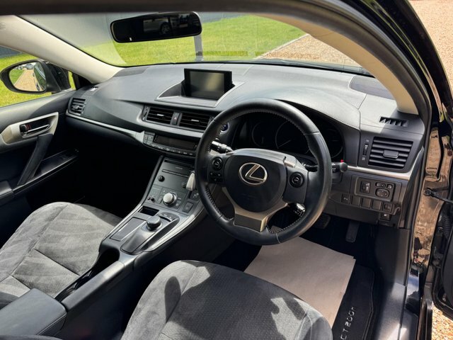 Lexus CT 200H Advance Cvt Euro Black #2