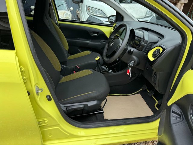 Toyota Aygo Hatchback White #29