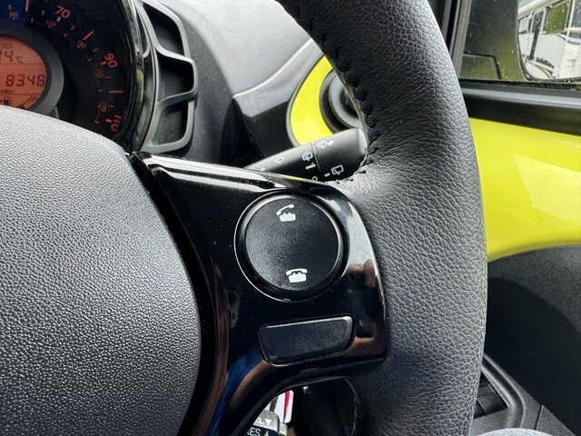 Toyota Aygo Hatchback White #18