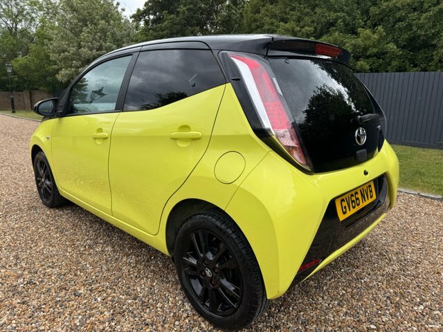 Toyota Aygo Hatchback White #14