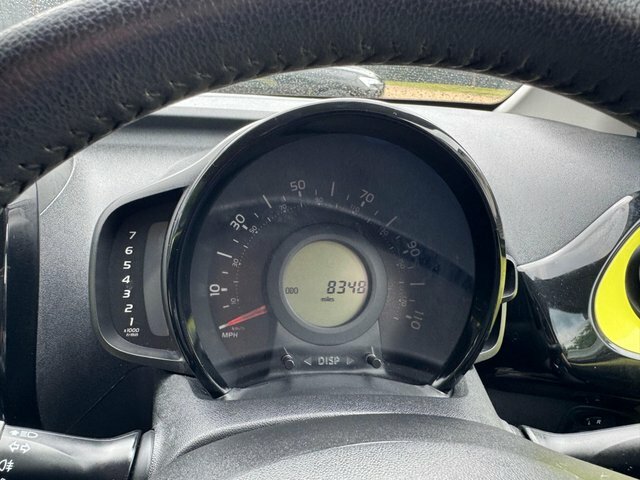 Toyota Aygo Hatchback White #20